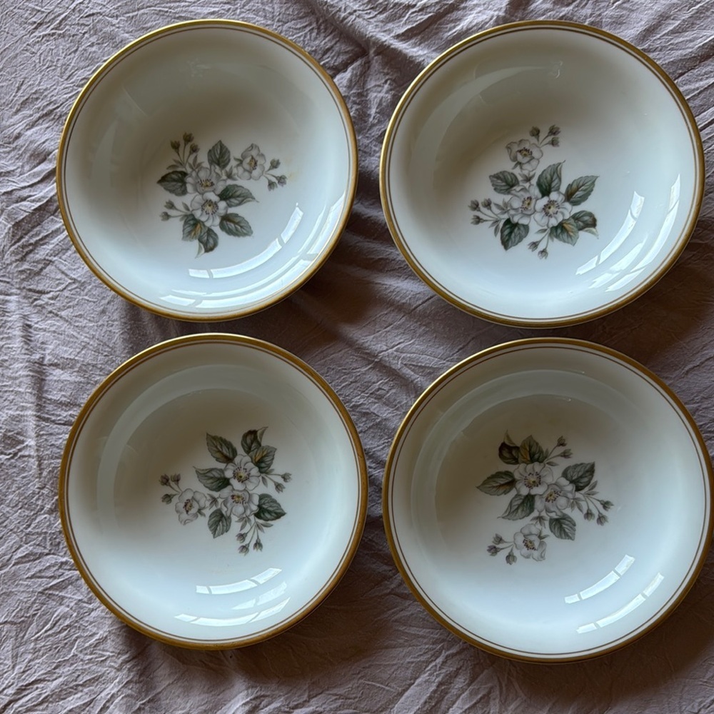 Set of 4 Noritake /Apple Blossom 7 1/2” Soup/Dessert Bowls‎